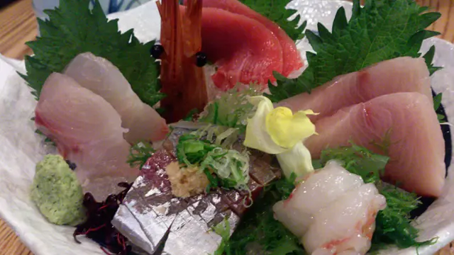 拖羅、間白、池魚、油甘魚及牡丹蝦