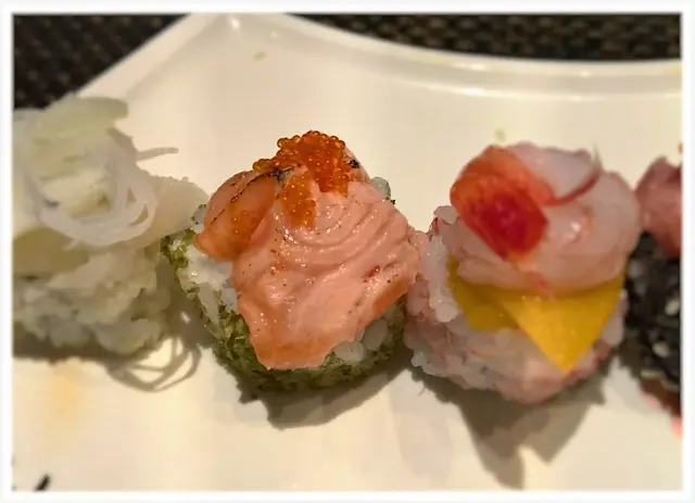 蟹子火灸三文魚卷