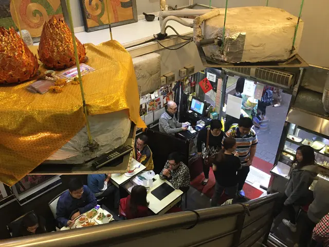 樓上看下去的樓梯環境