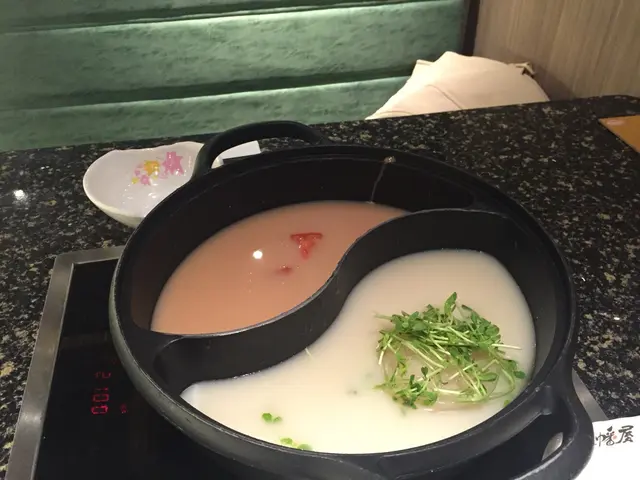 蕃茄及豬骨骨膠原湯底