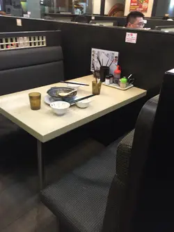 卡位都几宽敞