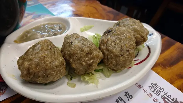 蜆介鯪魚球