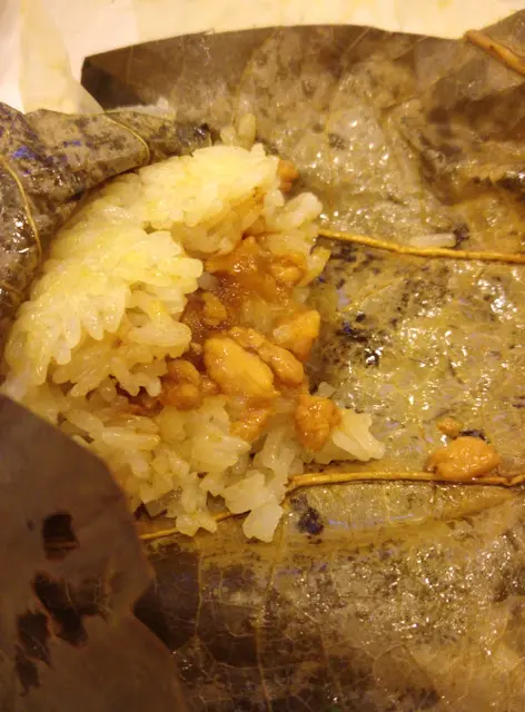 雞肉粒跟豬肉粒餡料不算多, 味道一般而已