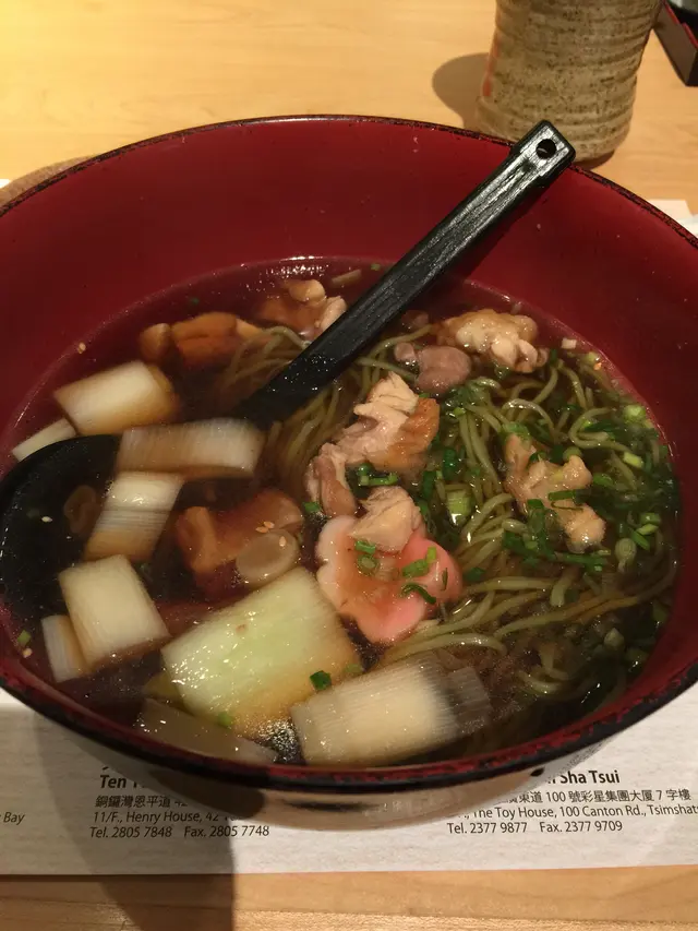 傳說中的漂浮雞肉，D大䓤多過雞肉。而且亦搶晒成碗麵嘅味道