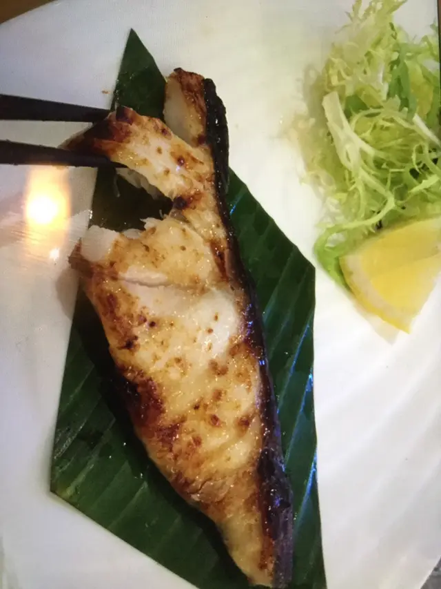 男友話呢個set  既麵豉湯係個D超市買一包包既即沖麵豉湯既感覺，個魚自己煎都仲好食，百幾蚊個set就係一個白飯加條罐頭魚同即沖裝麵豉湯😕