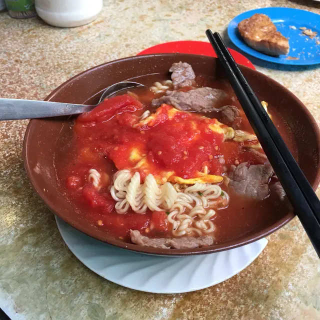 蕃茄鮮牛肉炒碎蛋公仔麵