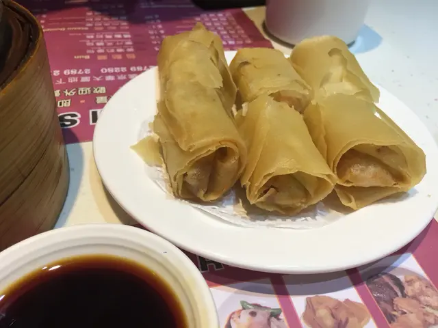 这个也很不错，不过如果只能在它和鲜虾腐皮卷里选一个，我会选鲜虾腐皮卷，那个口感更好些