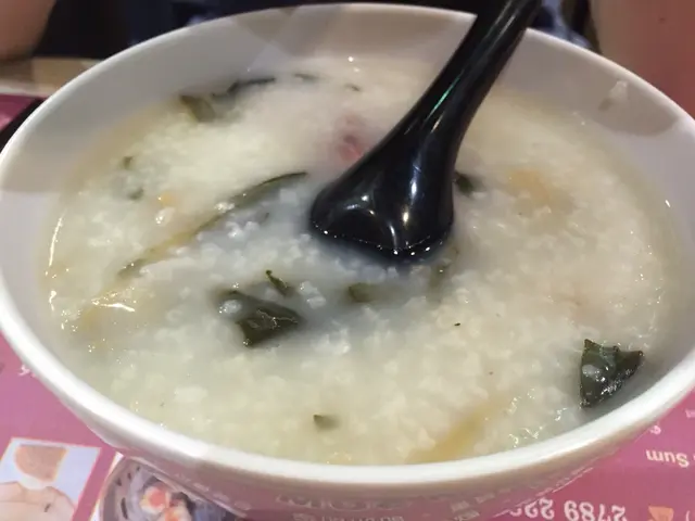 偶尔不想吃太多时点心时，就会点一碗这个，觉得相比他家皮蛋瘦肉粥，这个更合我口味