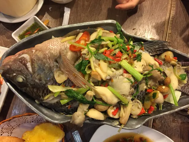 原來叫的烏頭沒貨了，侍應建議我們試試鰂魚，味道尚可，但沒什驚喜。