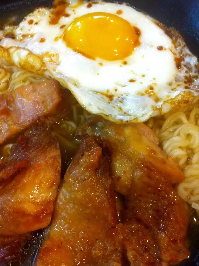 太陽蛋炸雞扒出前一丁