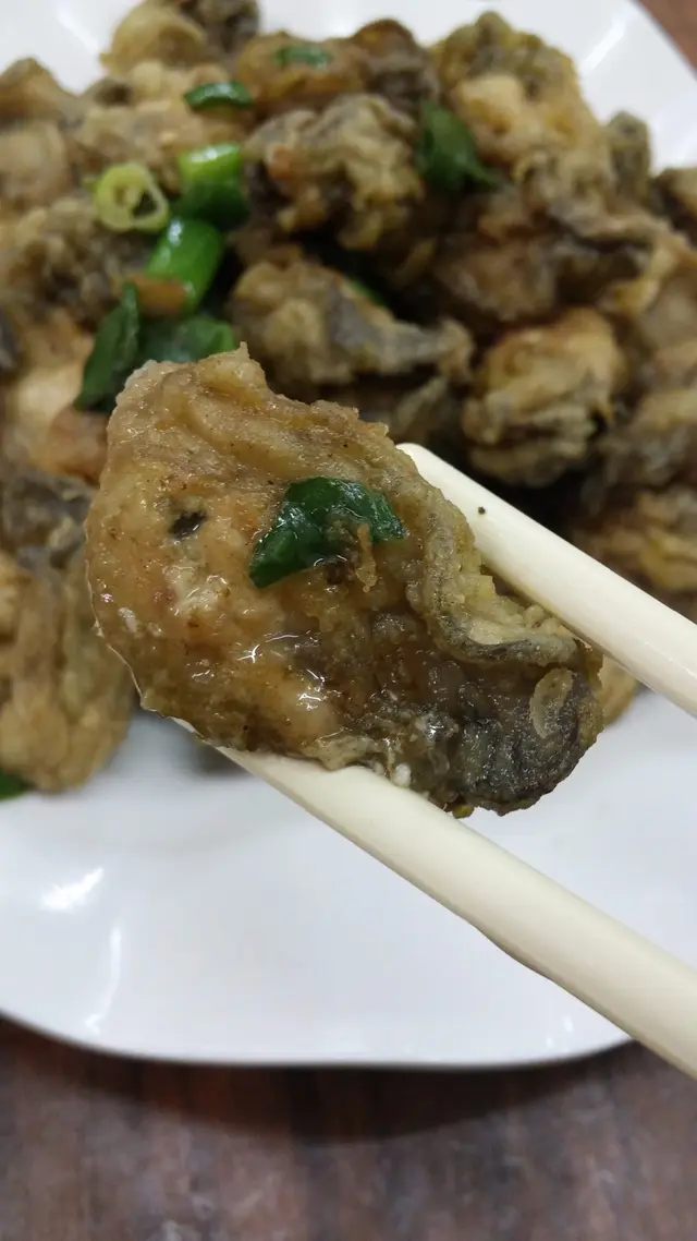 鹹香酥脆,未有滲油,僅輕泛油光,粒粒蠔肉飽滿誘人