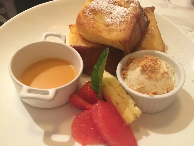 法式梳乎蛋多士配鮮果及雪糕