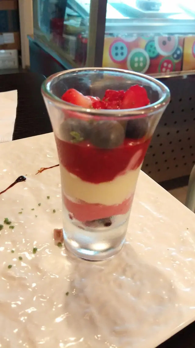 什莓芝士忌廉杯