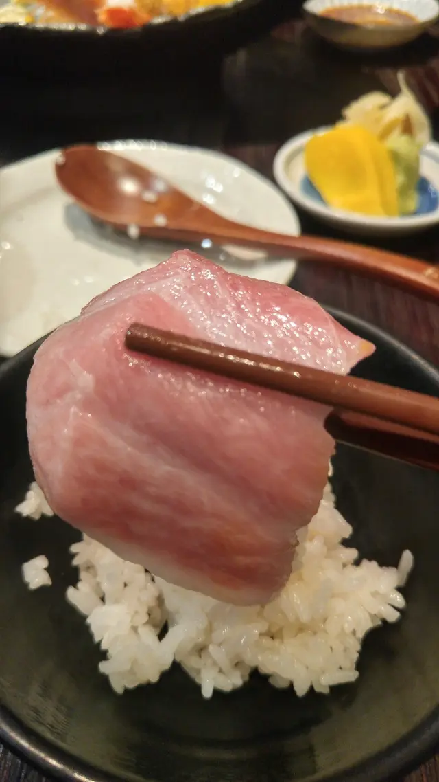 魚味極濃郁, 油脂味重