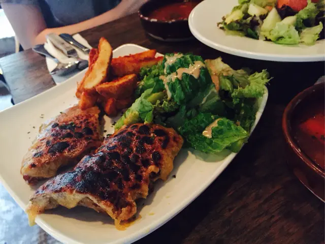 今次揀咗蜜糖芥末醬口味，跟薯菜，個豬肋骨好鬆軟燒得，唔會好散先切得開，個醬亦啱啱好，少少攻鼻又甜甜哋咁，好食😎