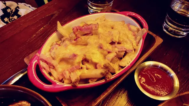 煙肉芝士薯條 - 超咸