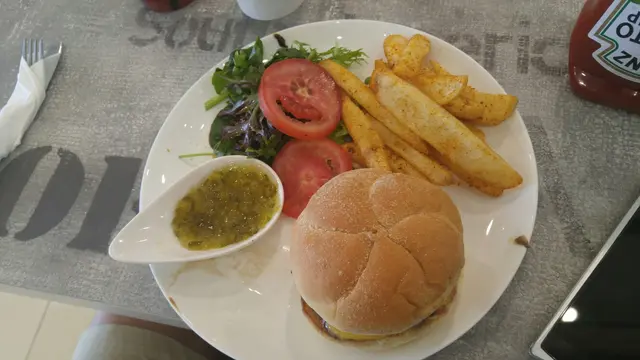 比起馬鞍山嗰間, 雖然價錢更貴, 但質素比不起那間. 服務態度十分差! 不會再來! 