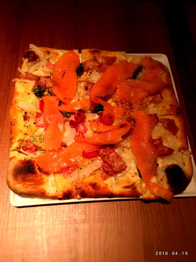 煙三文魚德式風味脆烤餅