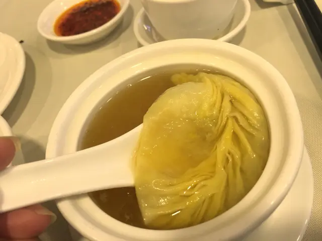 皮薄係重點，湯清甜，鮑魚鮮甜，必食！