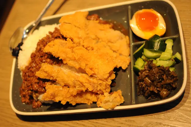 炸雞排肉燥飯
