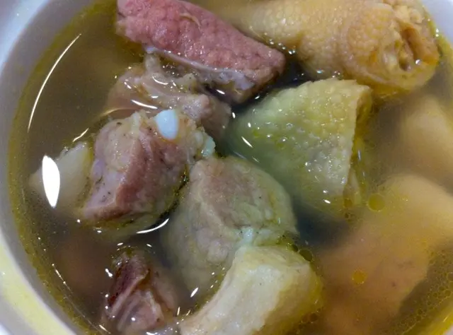 燉響螺瑤柱雞腳湯