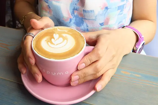 熱榛子鮮奶咖啡