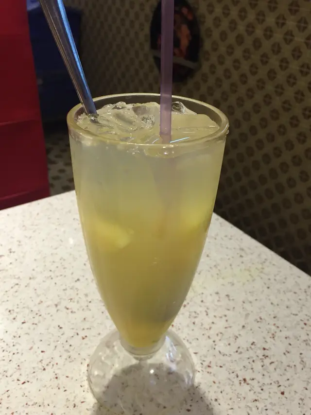 飲落清清地，甜甜地，好解渴，入面真係新鮮既菠蘿肉