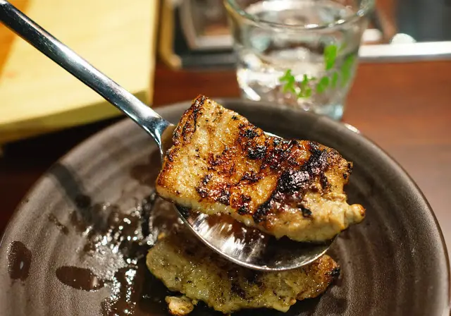 大火燒過後將肥膏迫了出來, 變得爽口