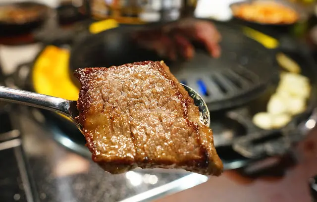 牛肉沒有醃製過, 味道要用其他配料或醬汁搭救