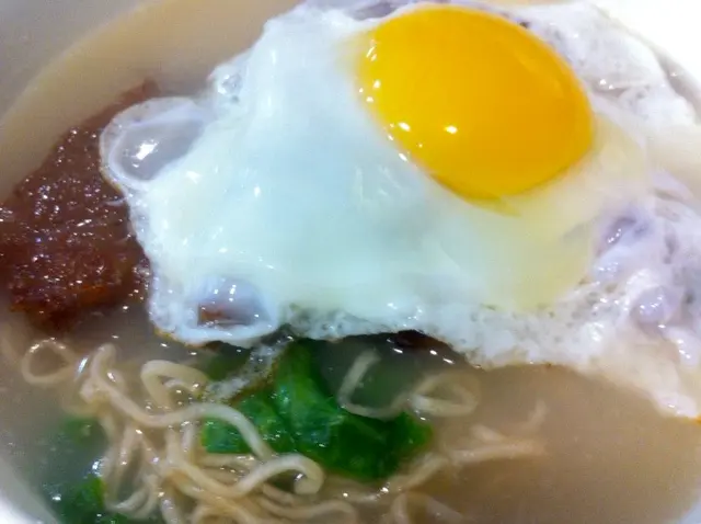 太陽蛋牛扒福字伊麵