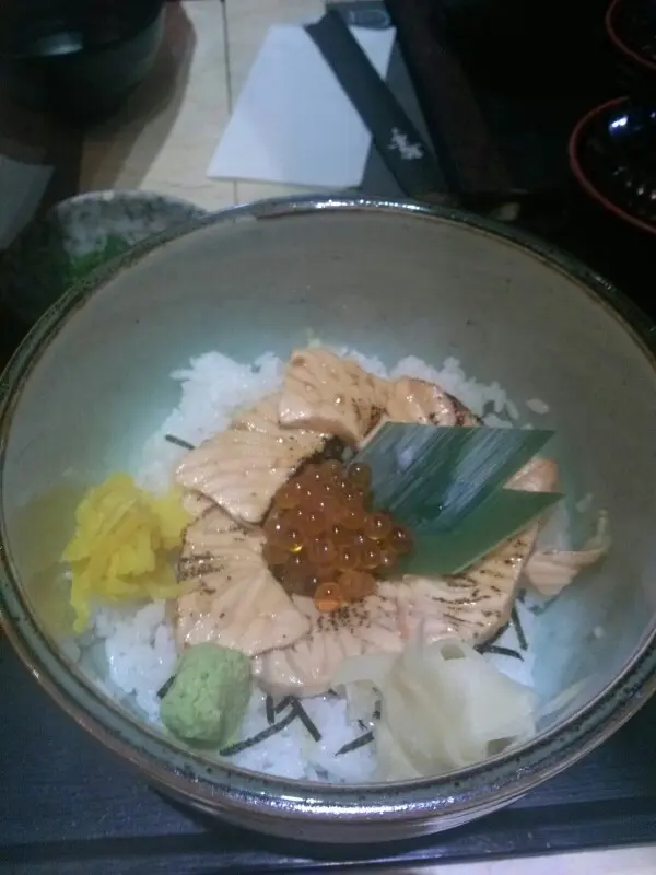 有湯有前菜, 飯入面有許多三文魚子,抵食！