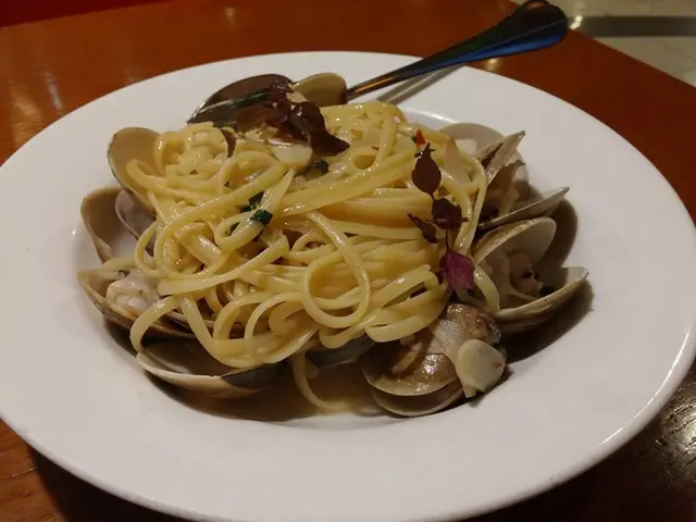 香辣蒜片白酒汁鮮蜆肉扁意粉