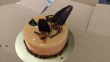 Caramel mousse cake