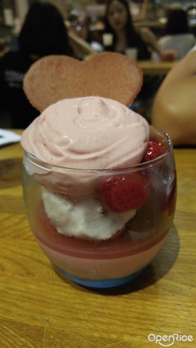 草莓泡沫 - 旺角的Next Station Dessert