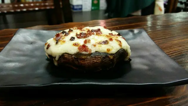 菇味濃加上煙肉芝士香味，烤得好野味