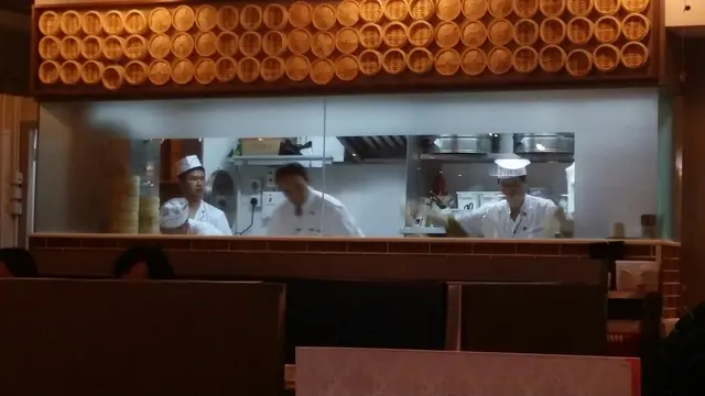 師傅用心做麵條 餃子