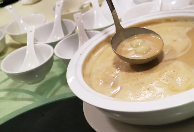 生磨腰果露加湯圓