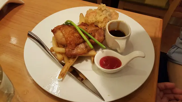 板燒雞扒配紫菜薯角及烤露荀