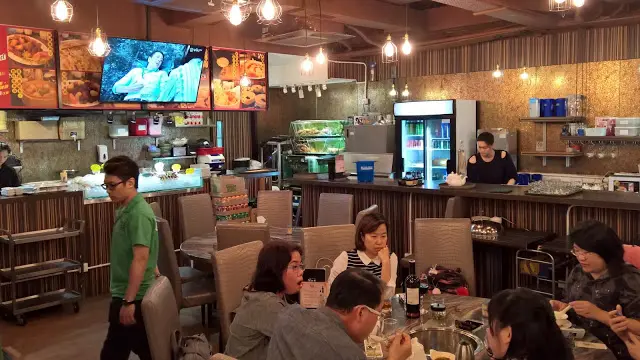 行到餐廳的另一邊,有一個小型的海鮮BAR供食客親身出來挑選海鮮