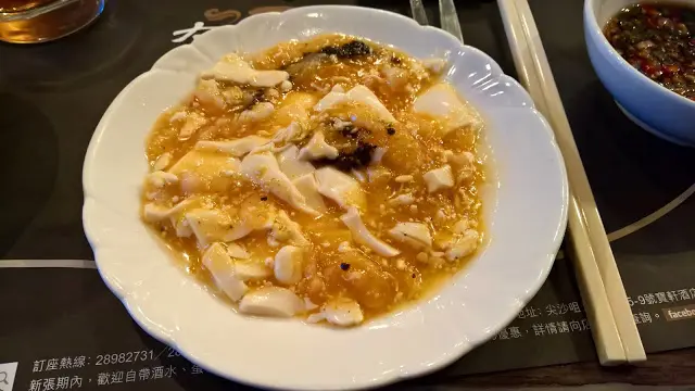 和豆腐、海鮮汁撈勻後,黑松露味會慢慢的浸出來,口感層次感令人留下深刻印象