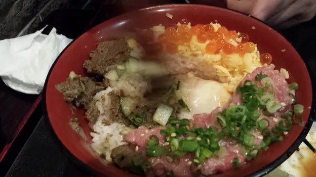 極上二段丼~溫泉蛋撈三色飯