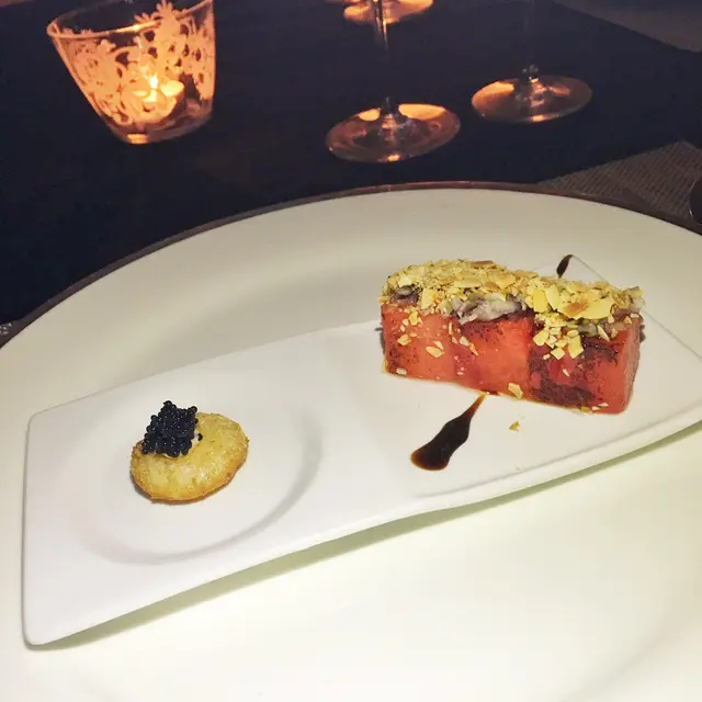 煎西瓜配黑魚子醬多士