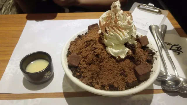 明治五重朱古力雪奶