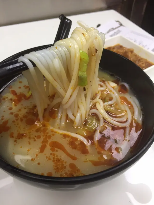 酸辣湯底米線