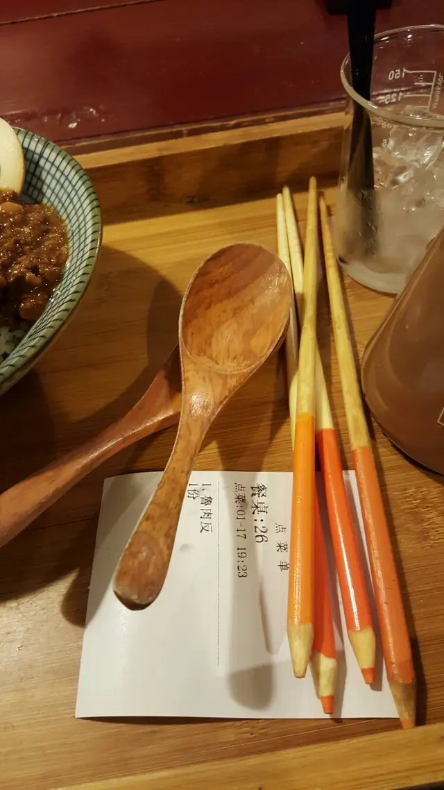 鉛筆造型的餐具