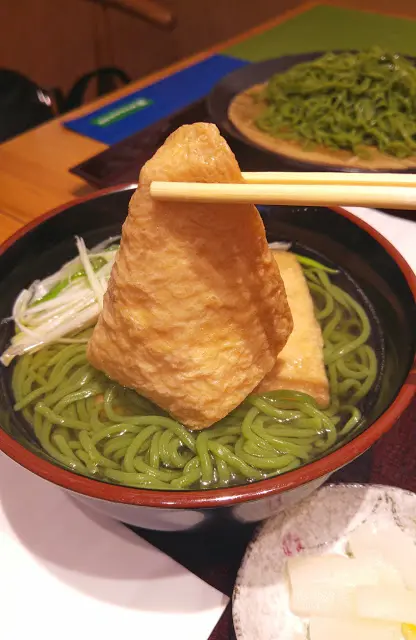 大大塊的腐皮有嚼勁煙韌之餘, 吸湯能力不錯, 還有那甜甜的味道