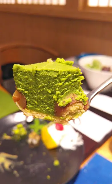 抹茶味的芝士蛋糕, 奶味較重, 口感滑溜