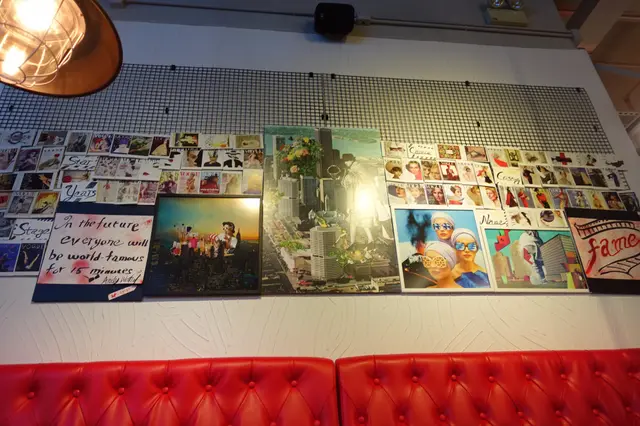 牆上貼上雜誌封面,美國風掛畫,洋溢街頭藝術氣息!