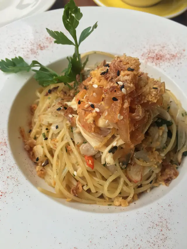 手撕雞肉羅勒蒜辣扁意粉