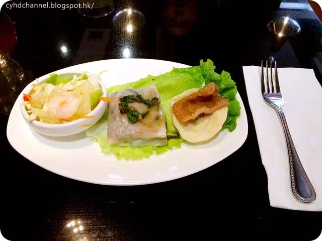 有柚子沙律, 粉粿和豬扒蝦片